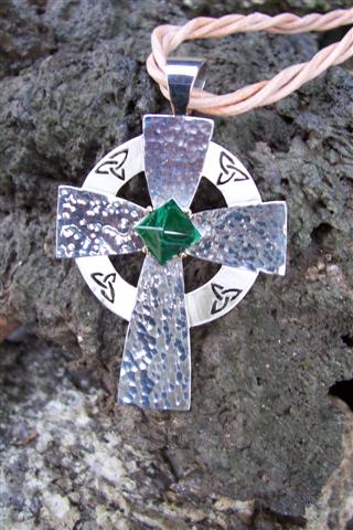 keltisches Kreuz mit Malachit