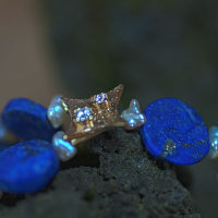 Lapislazuli Collier mit Keshi Perlen und Gold-Zwischenteilen mit Brillantbesatz