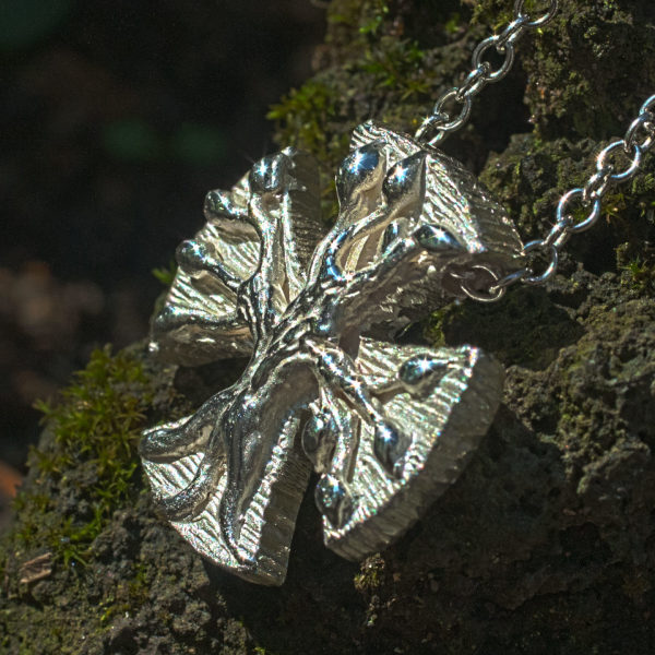 Silberkreuz mit Lebensbaum