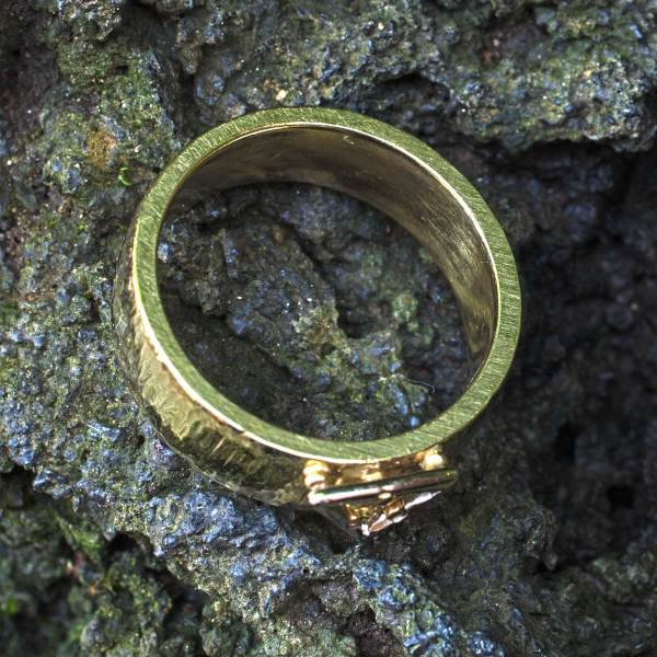 Grüngold Ring mit Diamant