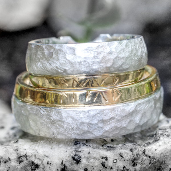 zweifarbige Eheringe mit Opal