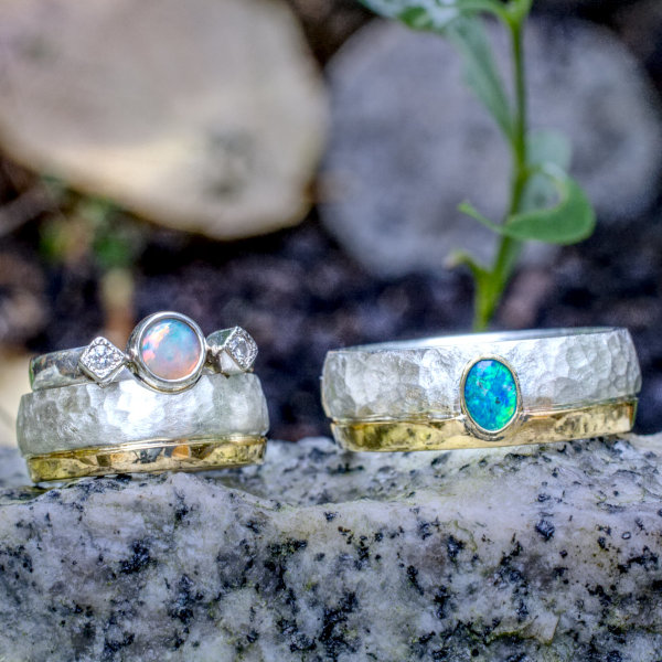 zweifarbige Eheringe mit Opal