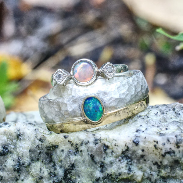 zweifarbige Eheringe mit Opal