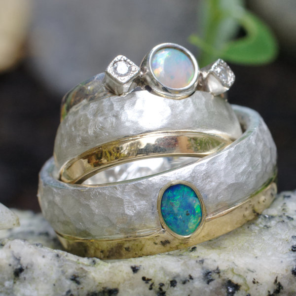 zweifarbige Eheringe mit Opal