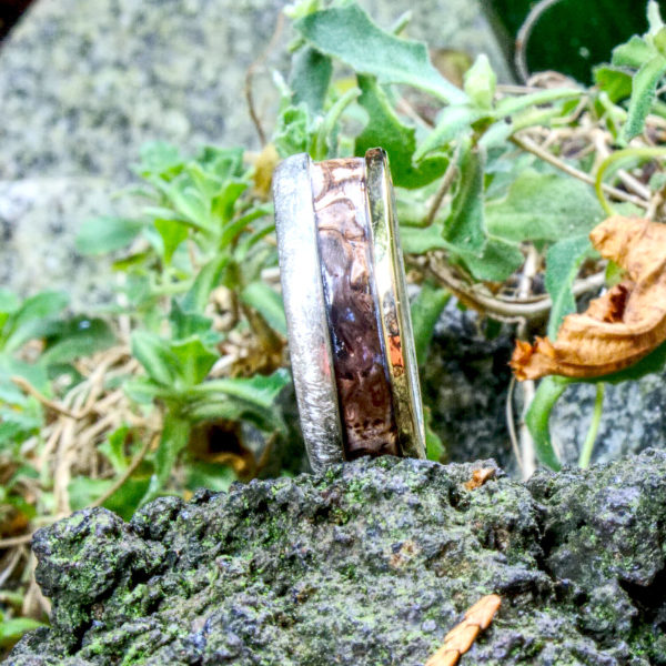 Trauringe Silber-Gold mit versteinertem Holz